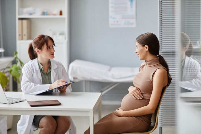 NIPT test ili amniocenteza: Vodič za trudnice kroz izbor pravog prenatalnog testiranja