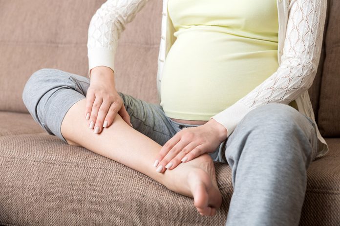 Grčevi u nogama tokom trudnoće: uzroci, prevencija i brza rešenja za olakšanje